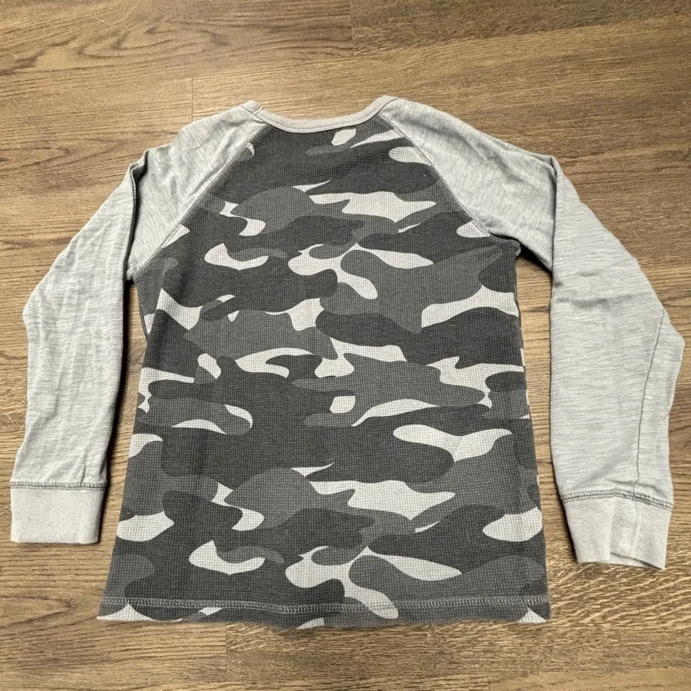 OshKosh B'gosh 8yo Wht/Blue Striped & Gray Camo cuffed LSS, GUC.